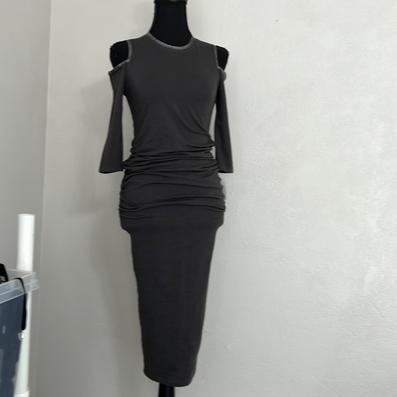 New! Michael Stars Ruched Cold Shoulder MIDI Dress Gray/Silver Size XS - Picture 2 of 10